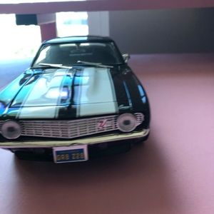 ERTL 1969 Chevrolet Camaro Z/28 Black 1:18 Scale